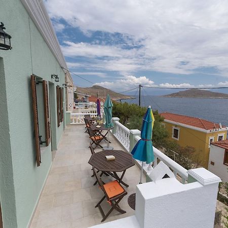 Roulas Apartments Chalki Town 外观 照片