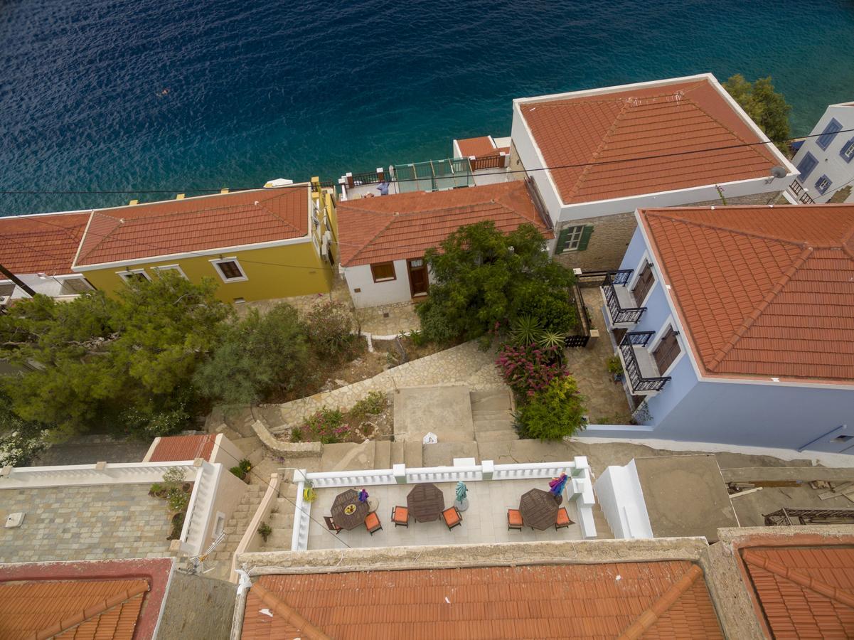Roulas Apartments Chalki Town 外观 照片