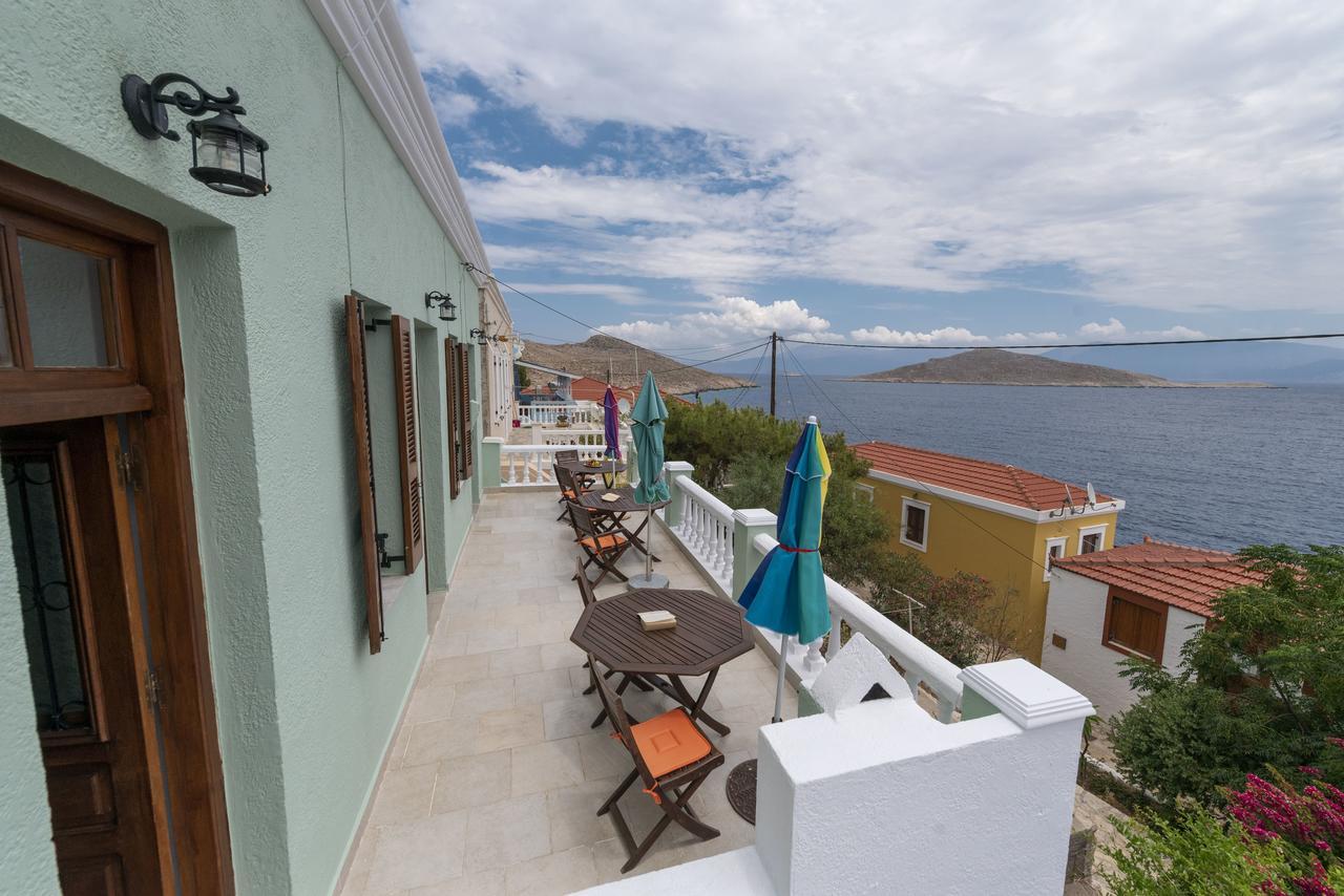 Roulas Apartments Chalki Town 外观 照片