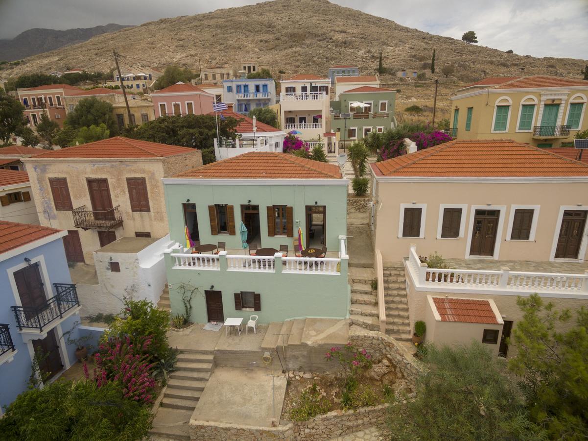 Roulas Apartments Chalki Town 外观 照片