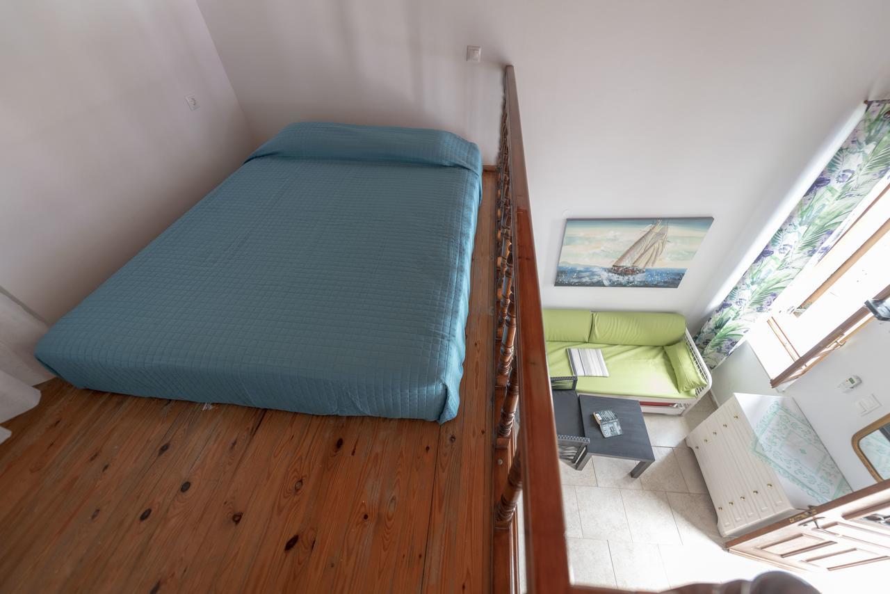 Roulas Apartments Chalki Town 外观 照片