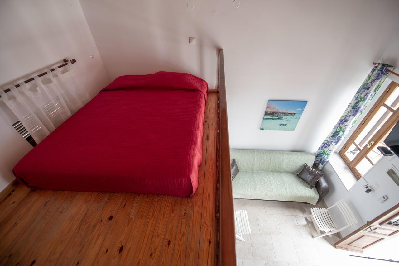 Roulas Apartments Chalki Town 外观 照片